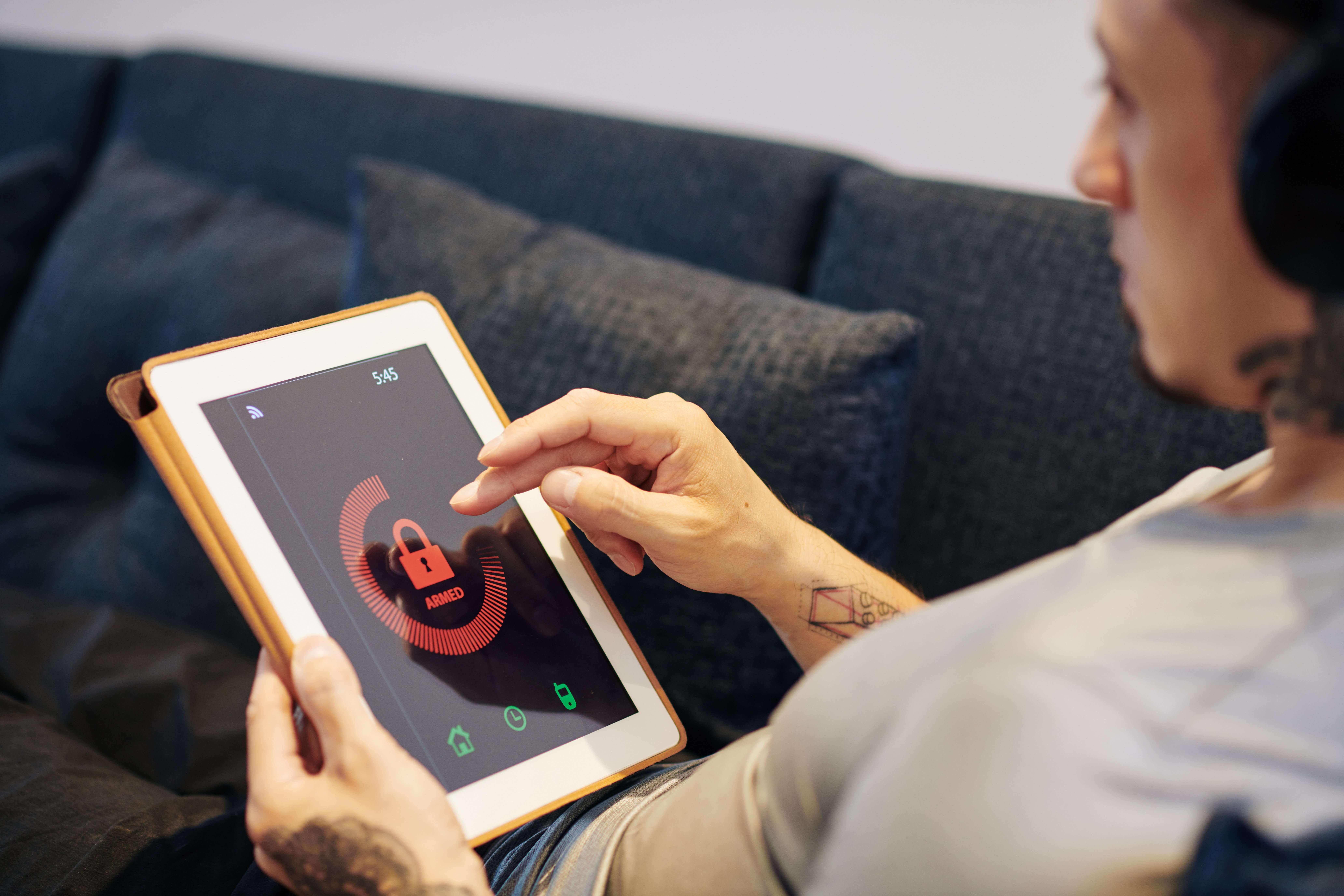 smarthome-security-app-2023-11-27-04-53-51-utc