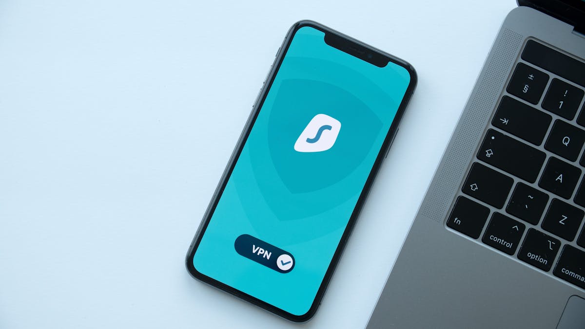 Mobile threat defense cybersecurity concept. Photo by Dan Nelson on Pexels